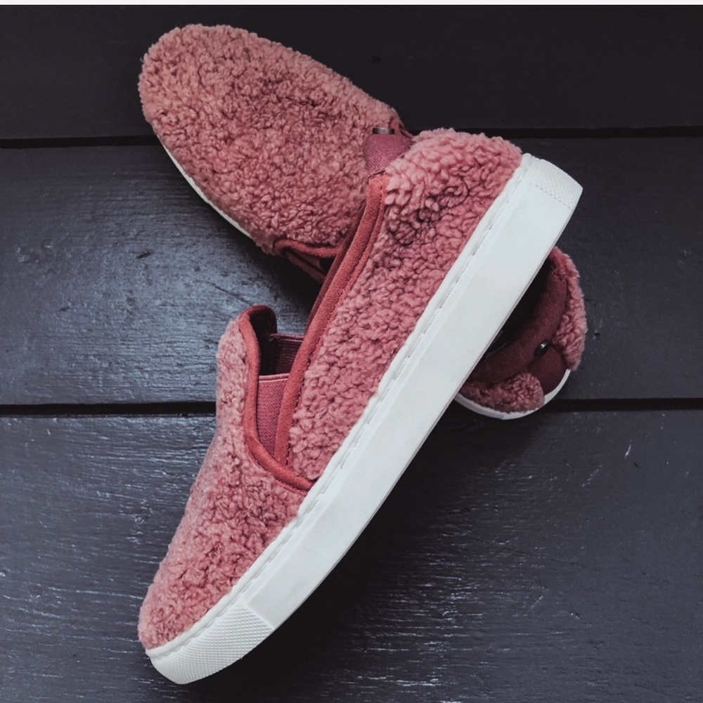 MAD LOVE • Wubby Mauve Sherpa Slip-On Sneakers